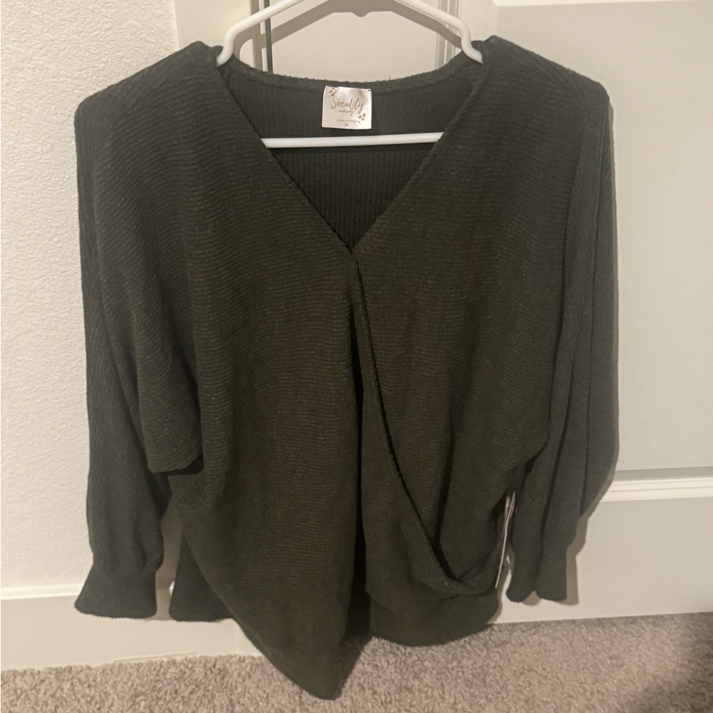 NWT Siren Lily Forest Green Maternity Top